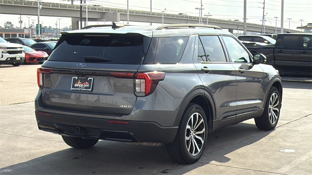 2025 Ford Explorer ST-Line