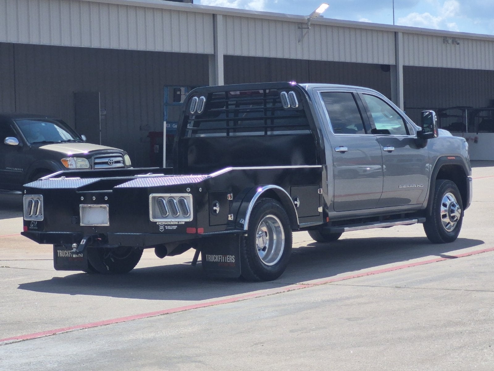 2025 GMC Sierra HD SLT