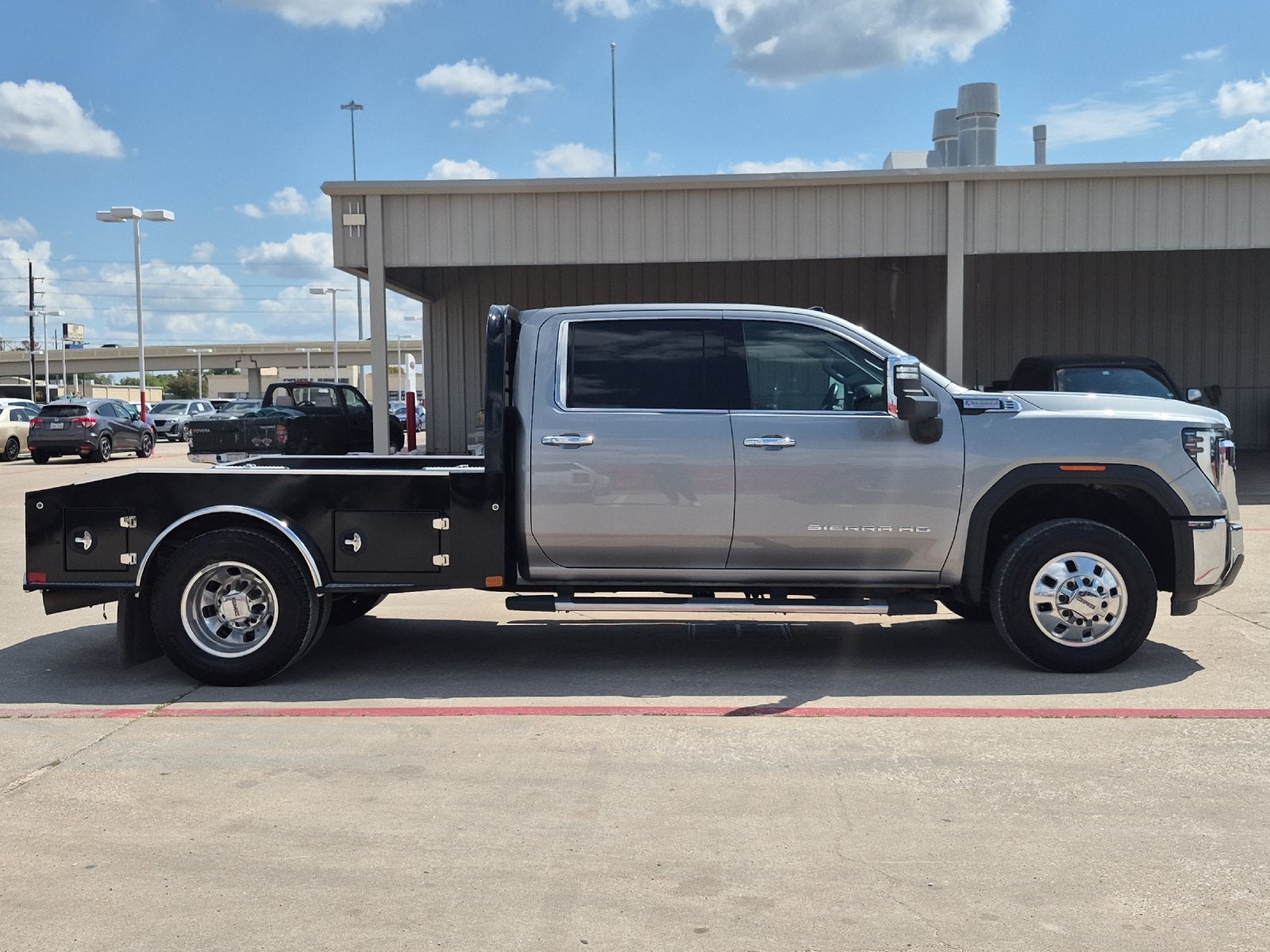 2025 GMC Sierra HD SLT