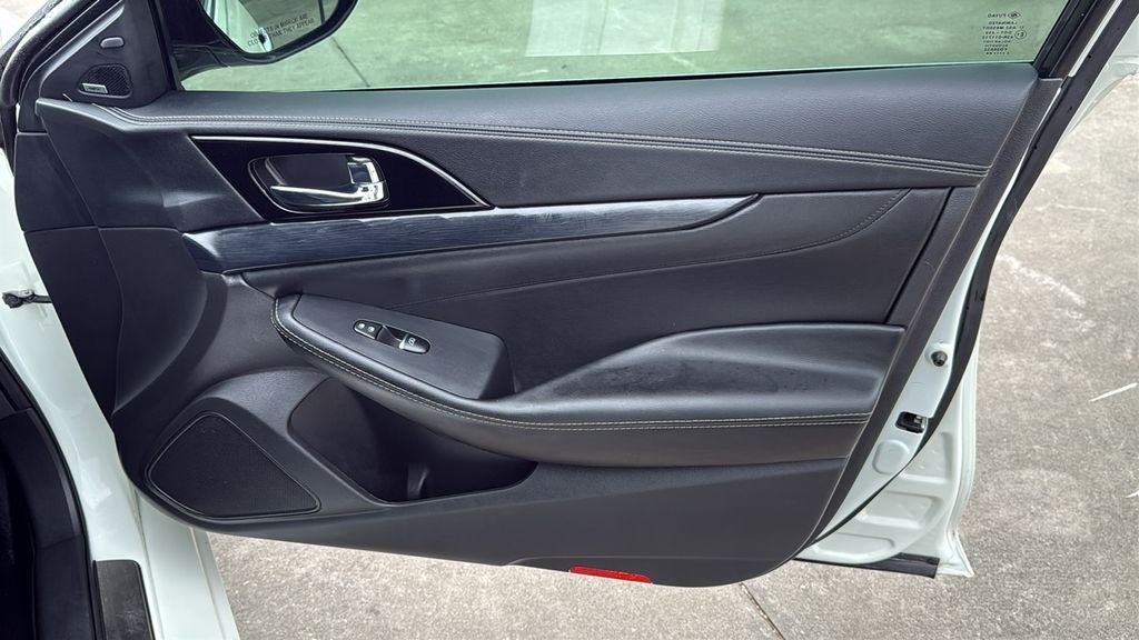2023 Nissan Maxima Platinum