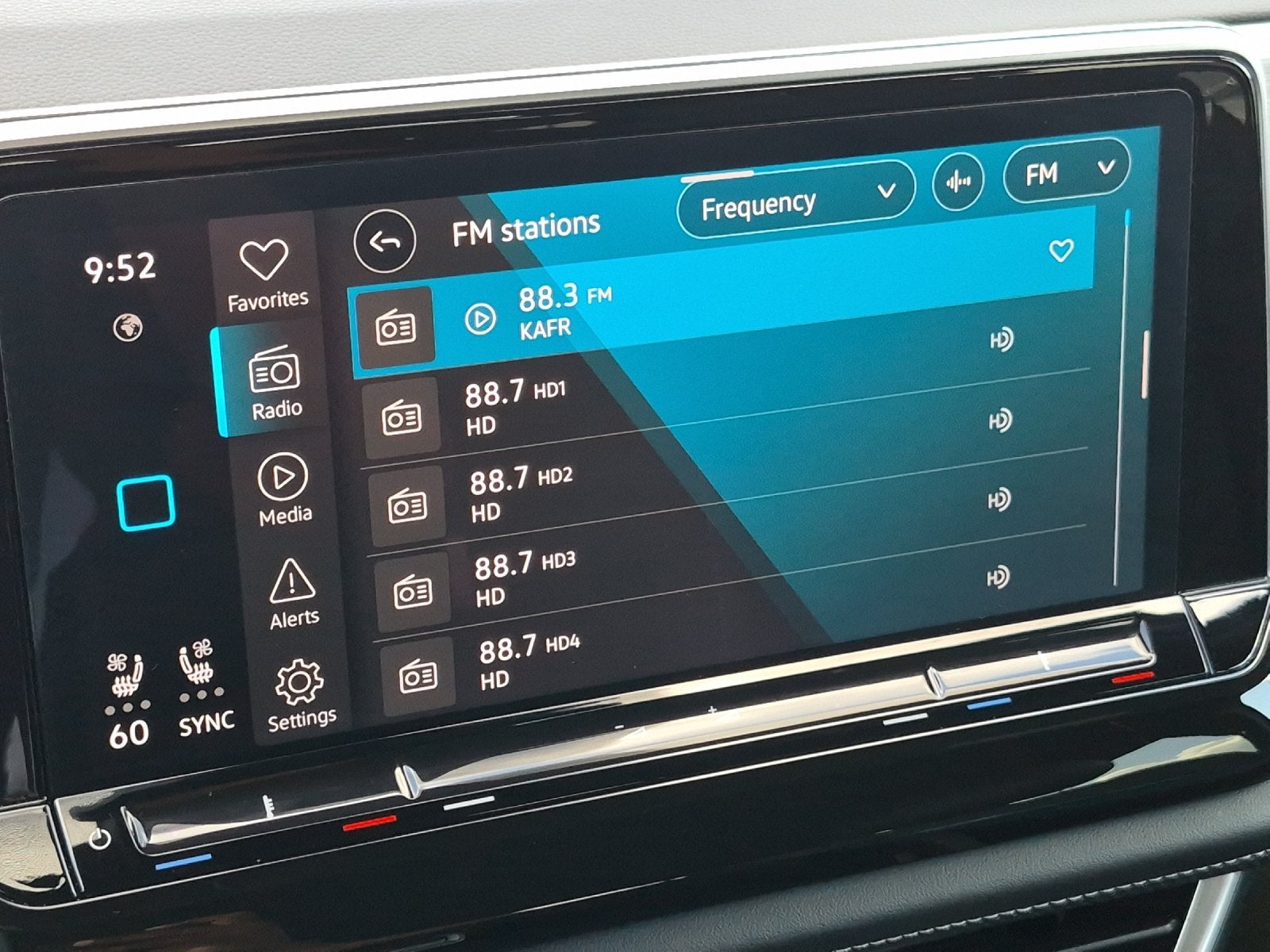 2025 Volkswagen Atlas Cross Sport 2.0T SE w/Technology