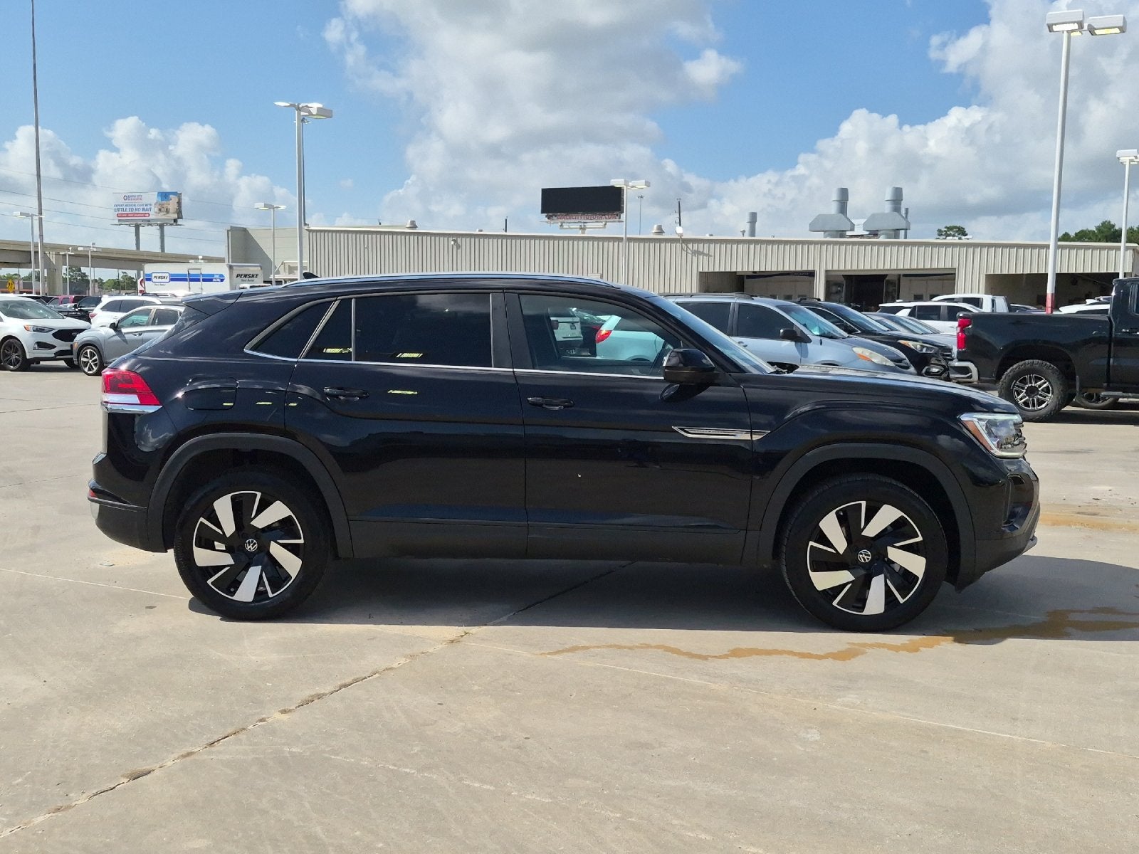 2025 Volkswagen Atlas Cross Sport 2.0T SE w/Technology