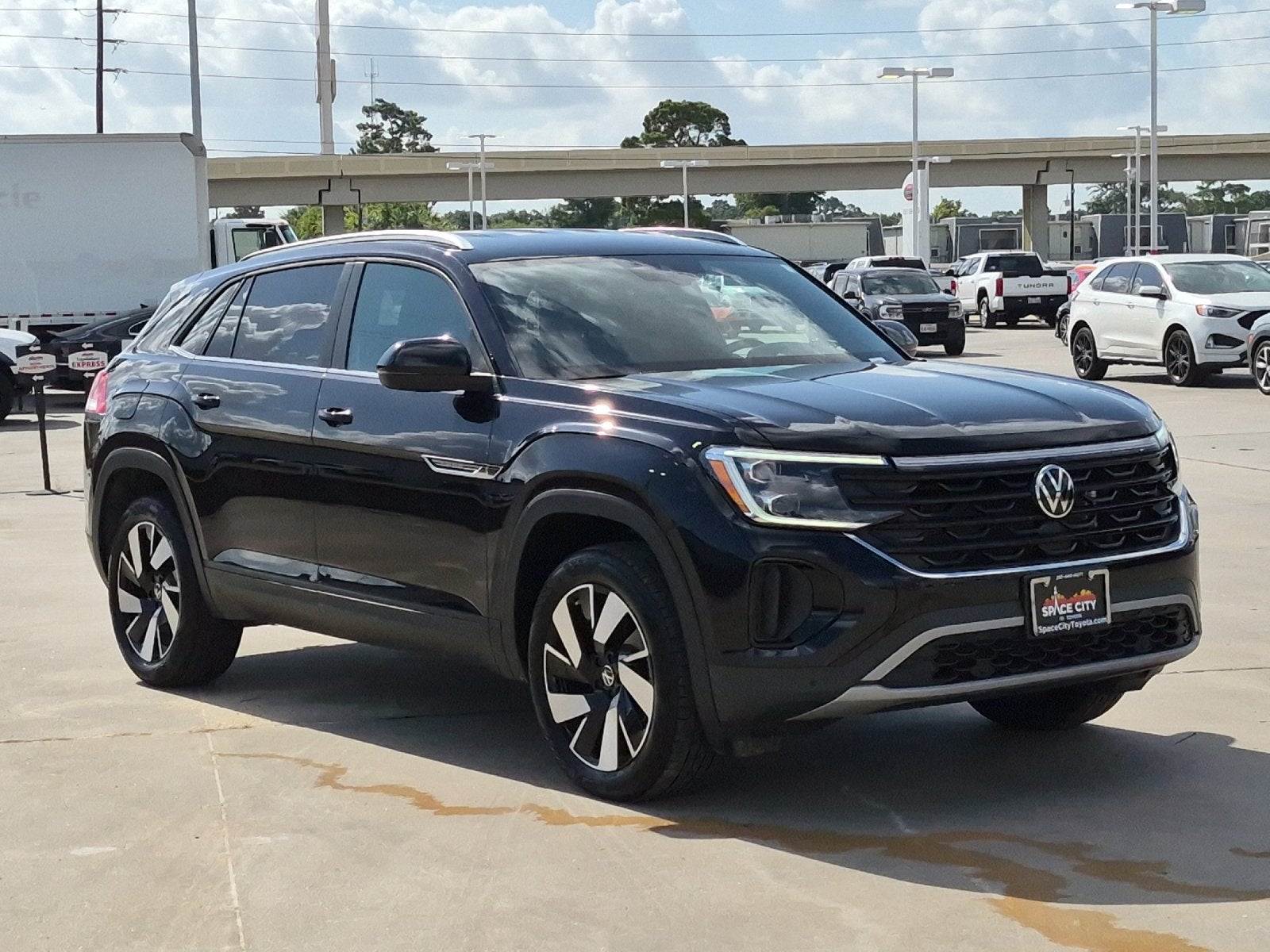 2025 Volkswagen Atlas Cross Sport 2.0T SE w/Technology