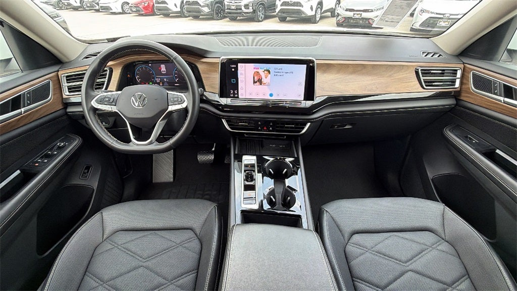 2025 Volkswagen Atlas 2.0T SE w/Technology