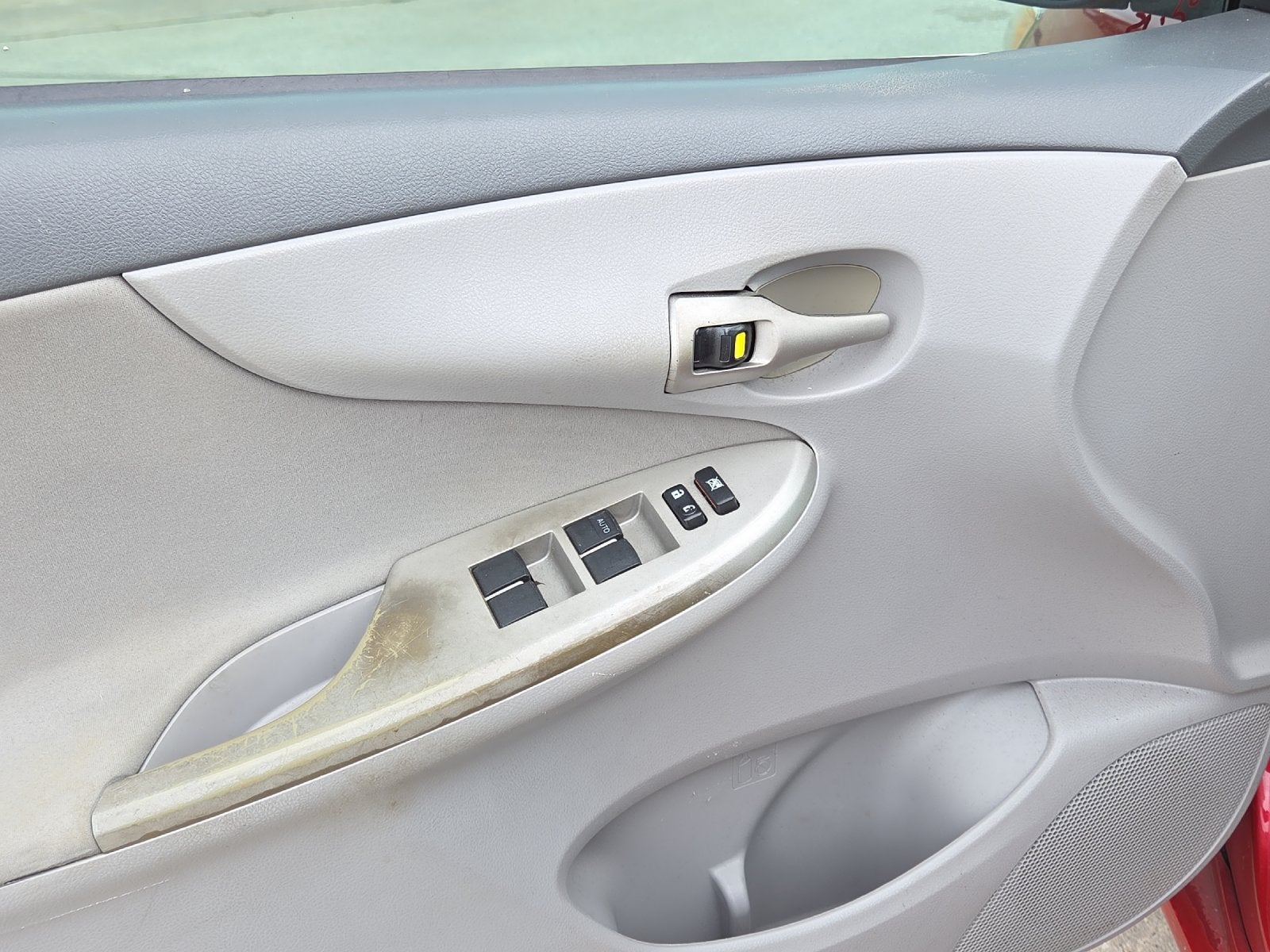 2010 Toyota COROLLA LE