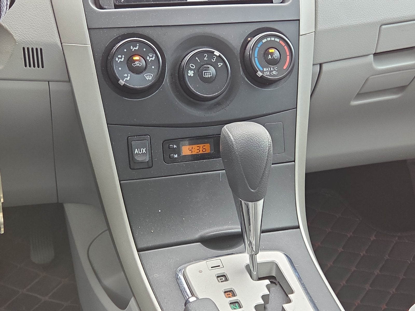 2010 Toyota COROLLA LE
