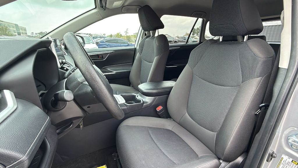 2025 Toyota RAV4 HYBRID LE