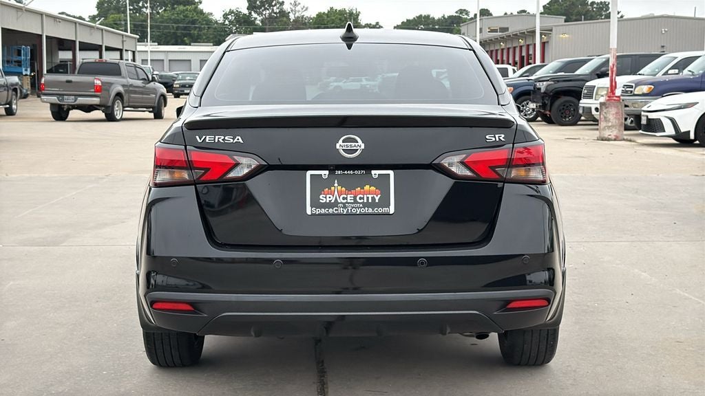 2022 Nissan Versa 1.6 SR