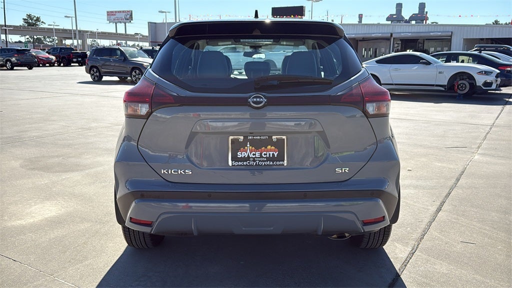 2023 Nissan Kicks SR