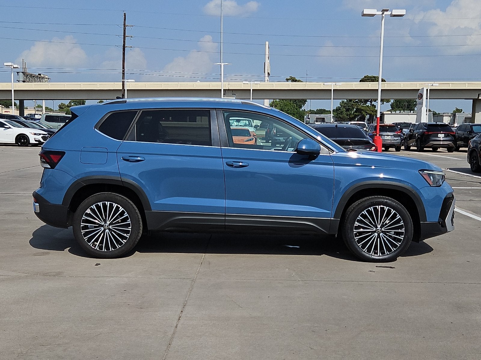 2025 Volkswagen Taos 1.5T SE