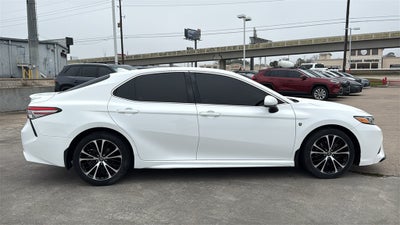 2019 Toyota CAMRY SE