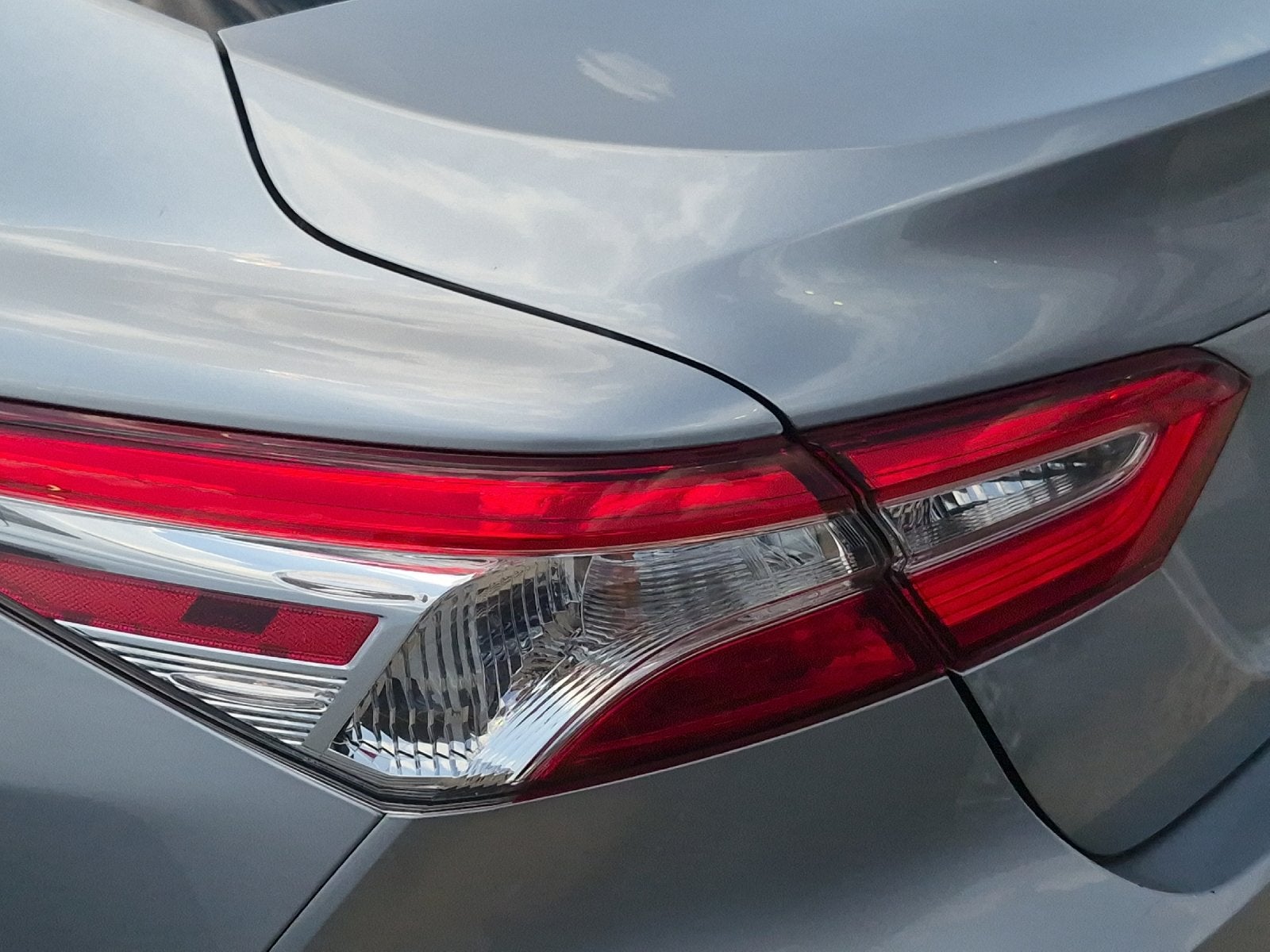 2020 Toyota Camry Hybrid LE