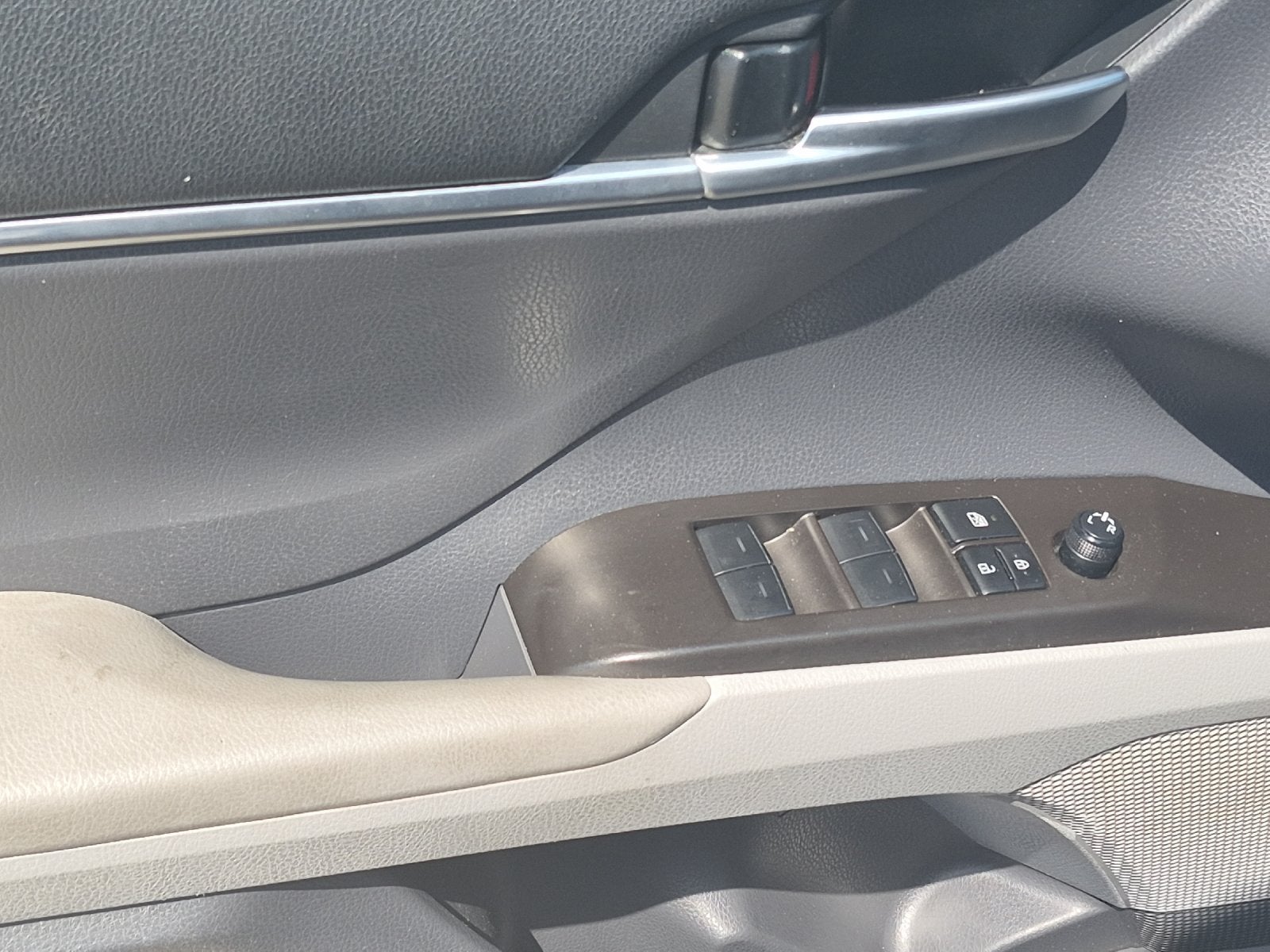 2023 Toyota Camry Hybrid LE