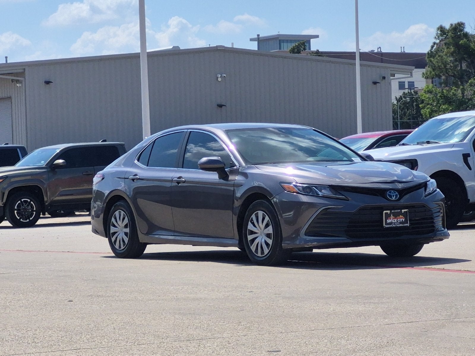 2023 Toyota Camry Hybrid LE