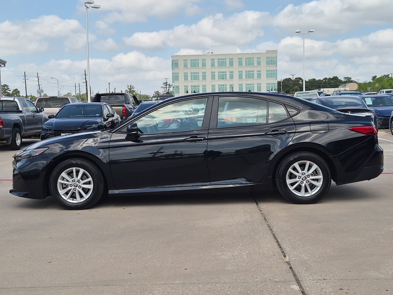 2025 Toyota CAMRY LE