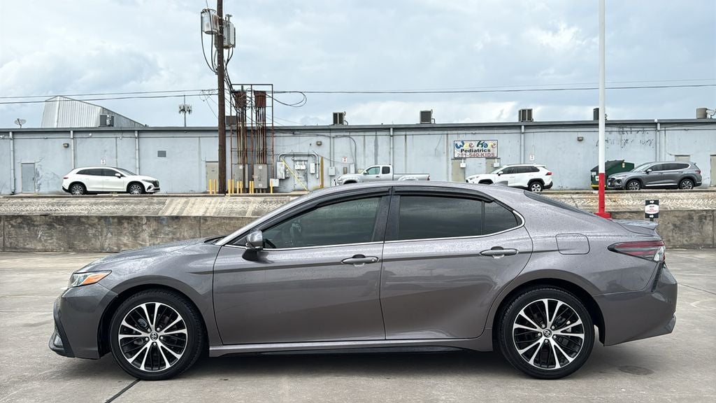 2022 Toyota CAMRY SE