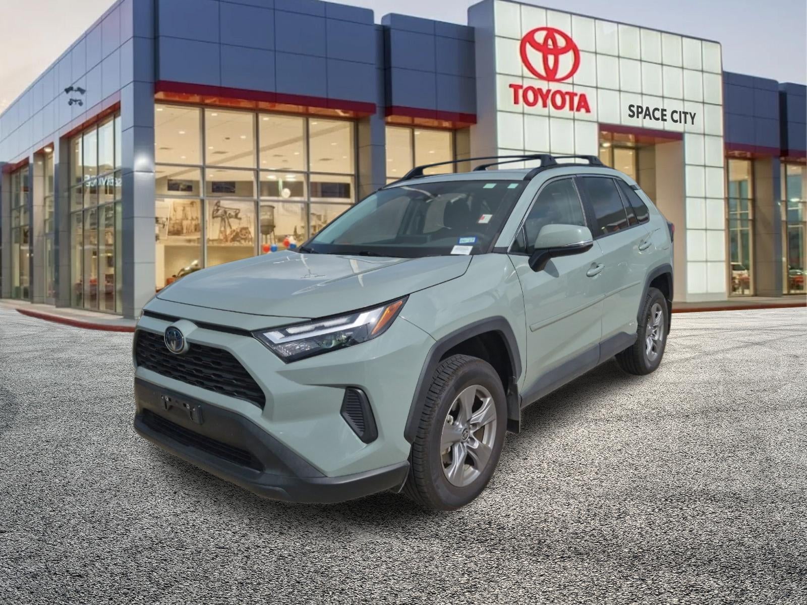2022 Toyota RAV4 Hybrid XLE
