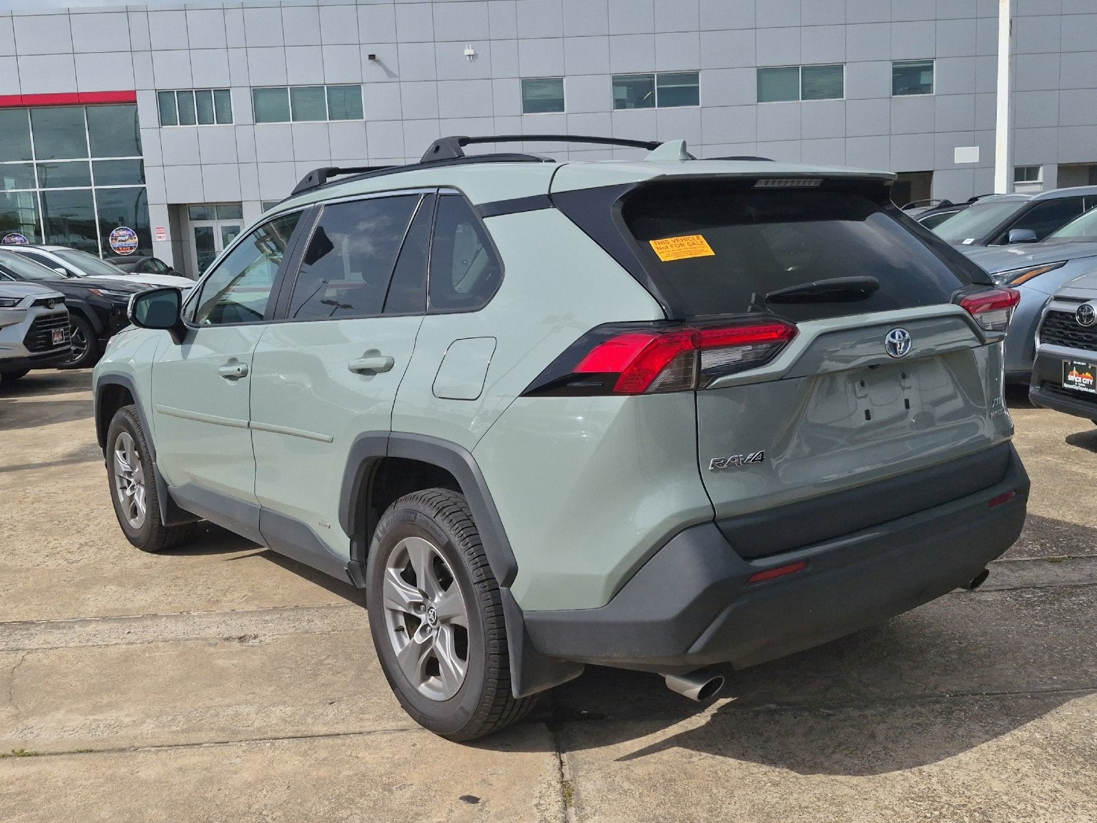 2022 Toyota RAV4 Hybrid XLE