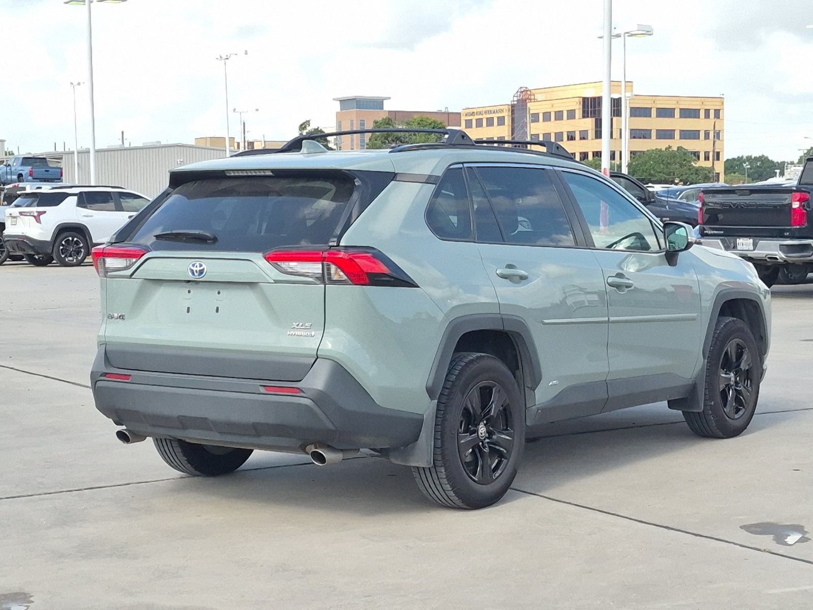 2022 Toyota RAV4 Hybrid XLE