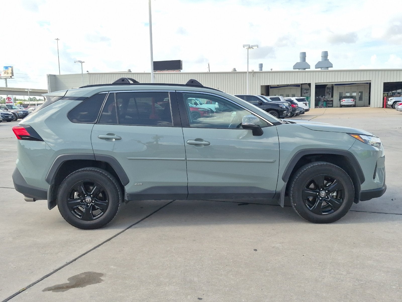 2022 Toyota RAV4 Hybrid XLE