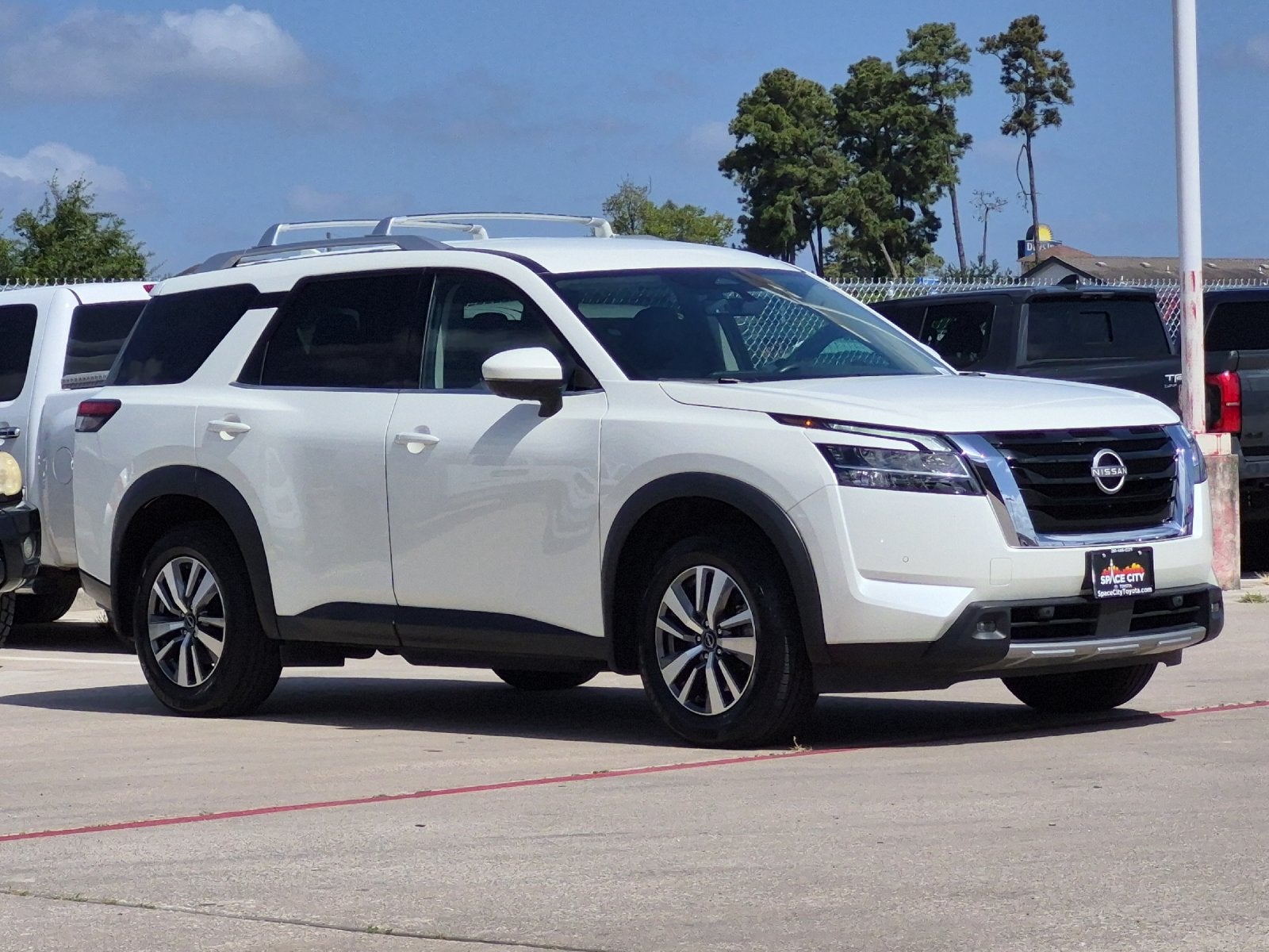2023 Nissan Pathfinder SL