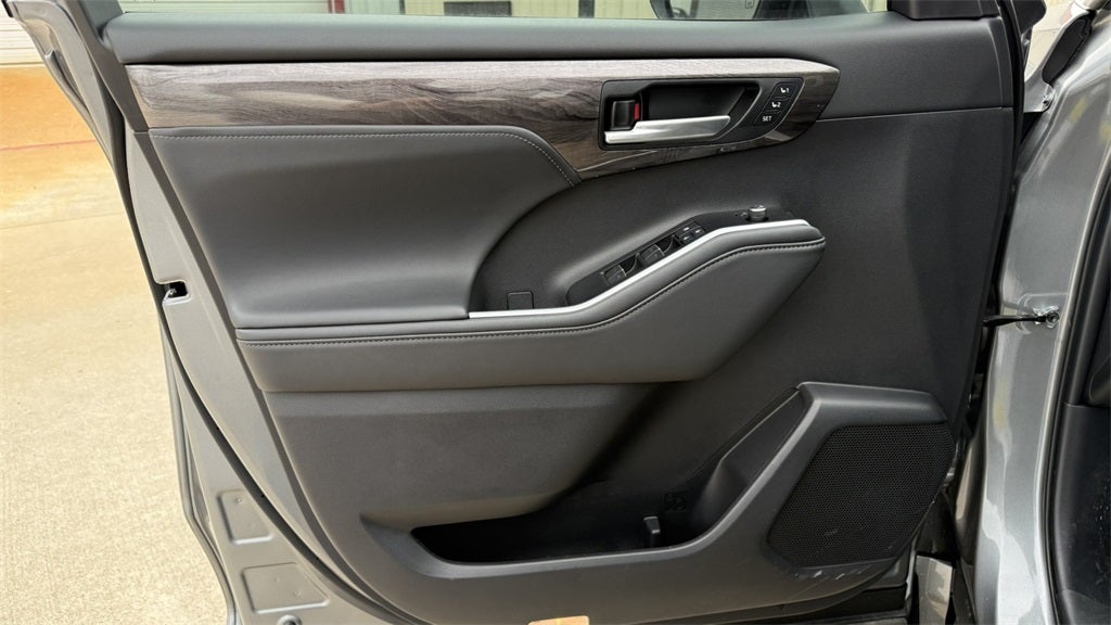 2025 Toyota Highlander Hybrid Hybrid Platinum