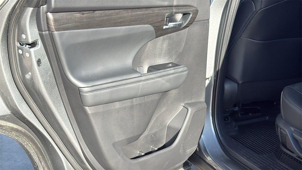 2025 Toyota Highlander Hybrid Hybrid Platinum