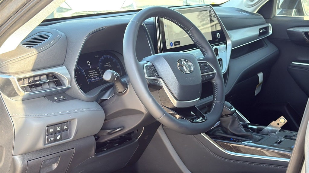 2025 Toyota Highlander Hybrid Hybrid Platinum