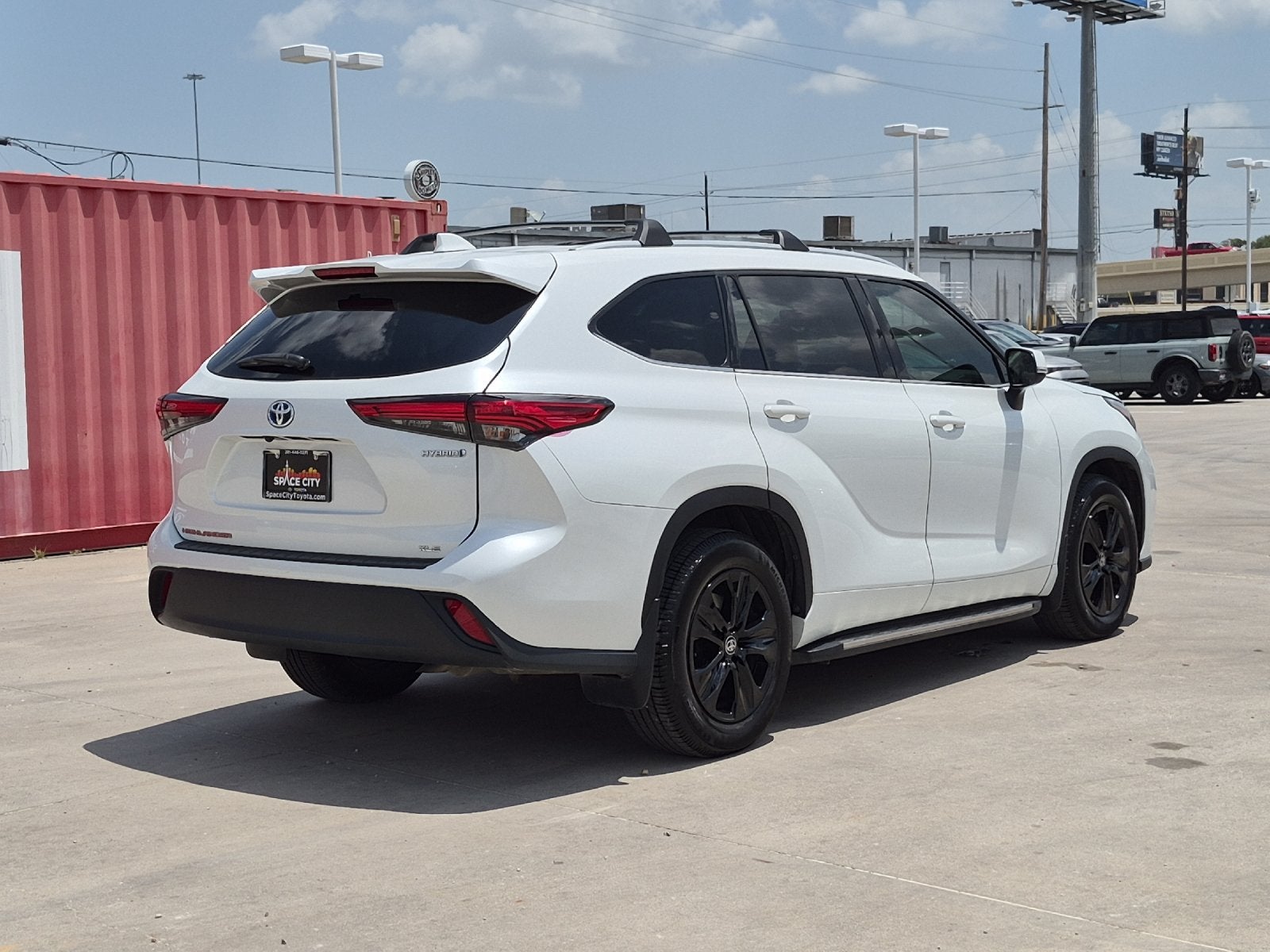 2022 Toyota Highlander Hybrid XLE