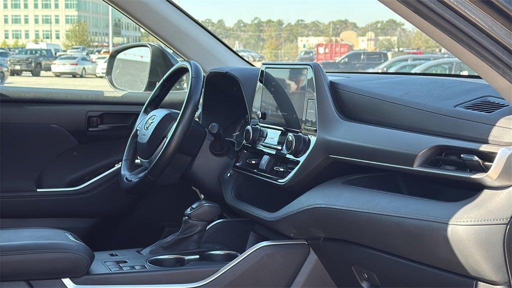 2023 Toyota HIGHLANDER LE