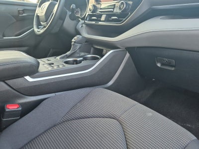 2024 Toyota Highlander LE