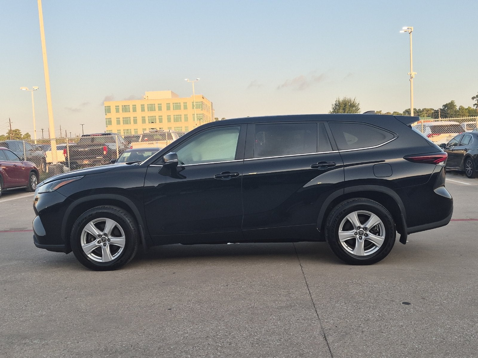 2024 Toyota Highlander LE