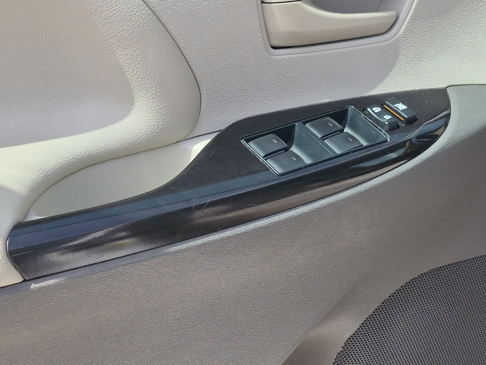 2014 Toyota SIENNA LE 3.5L LE 8 Passenger