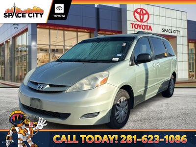 2010 Toyota SIENNA LE