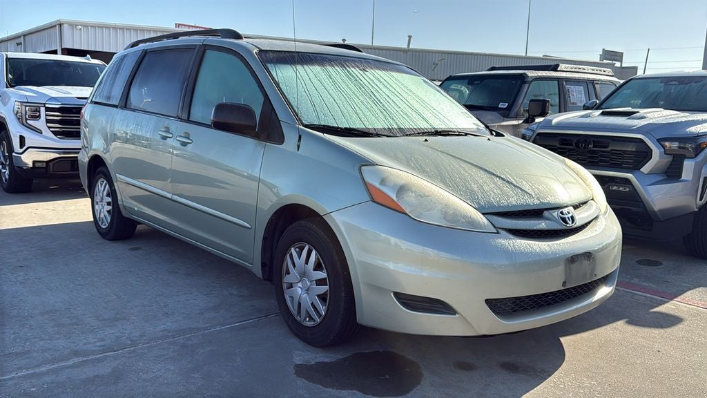 2010 Toyota SIENNA LE