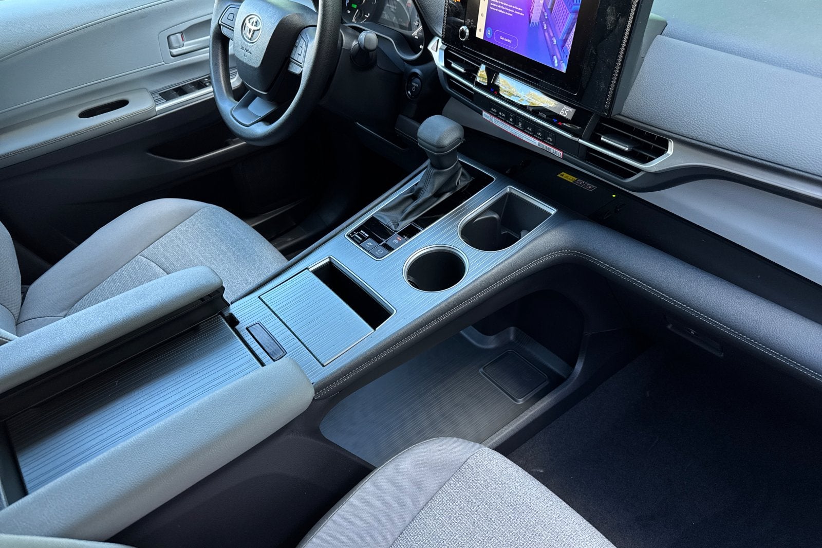 2026 Toyota Sienna LE 8 Passenger