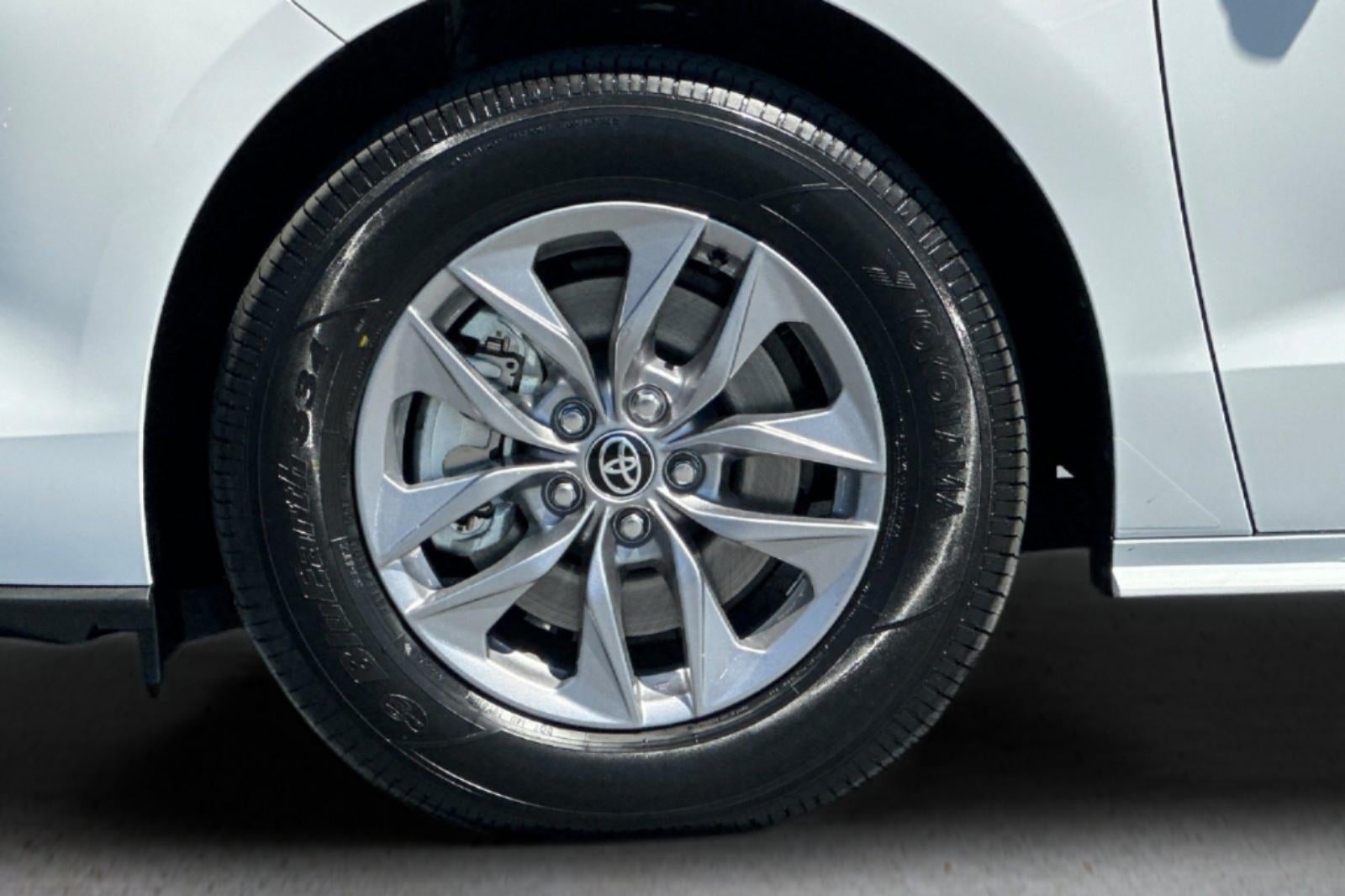 2026 Toyota Sienna LE 8 Passenger