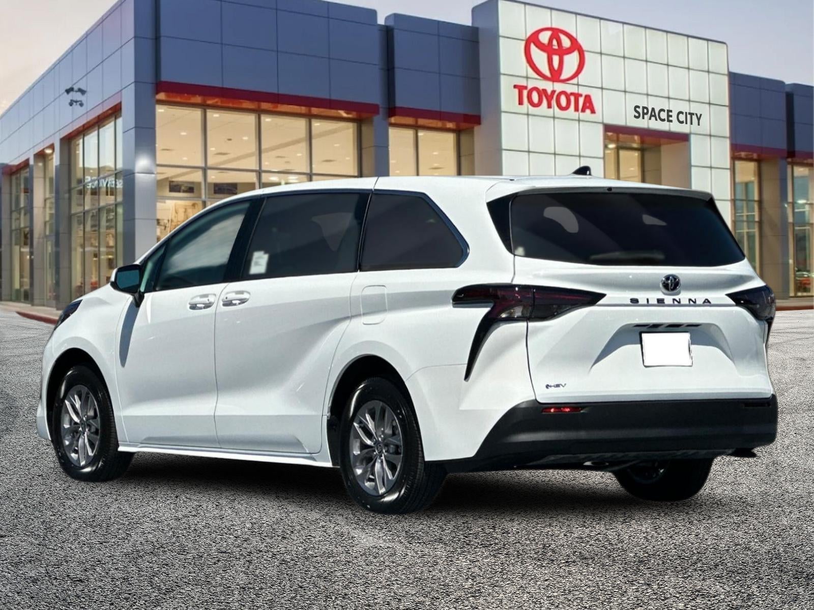 2026 Toyota Sienna LE 8 Passenger