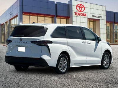 2026 Toyota Sienna LE 8 Passenger