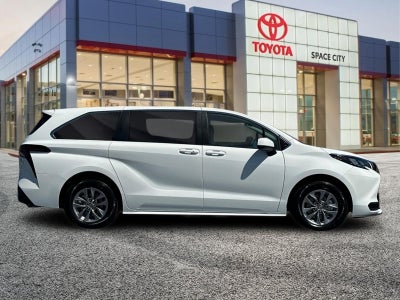 2026 Toyota Sienna LE 8 Passenger