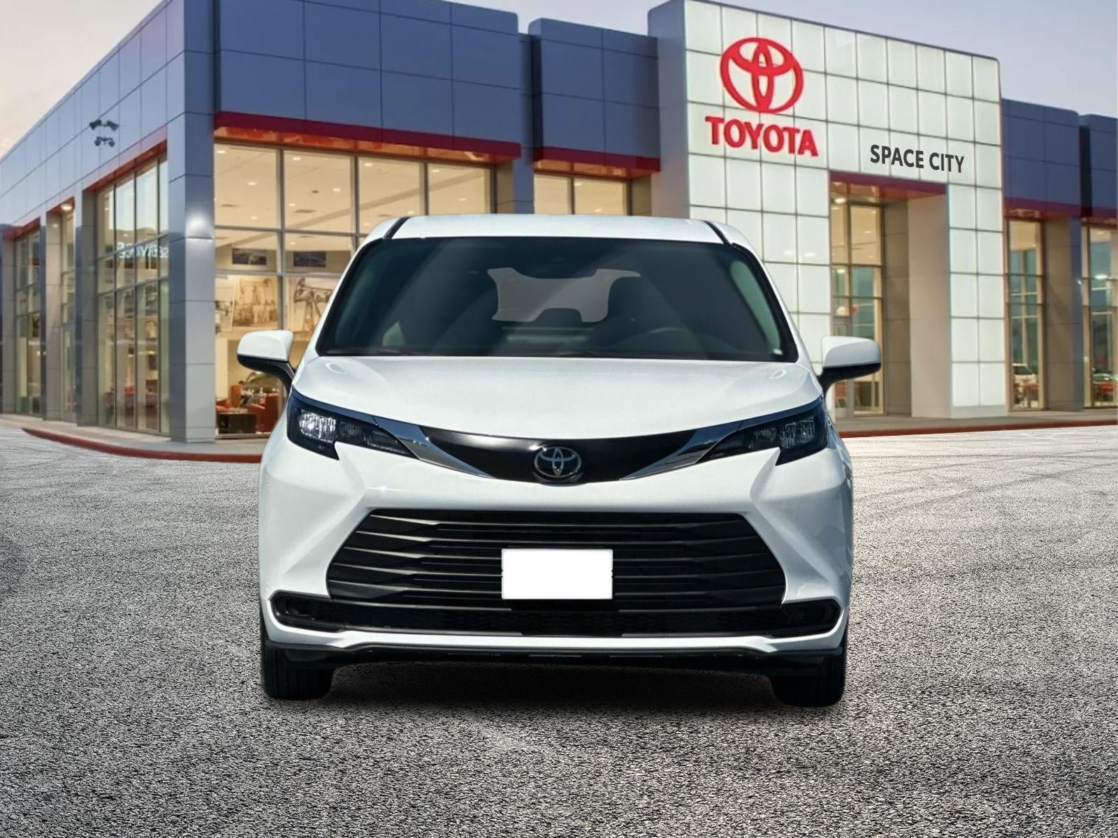 2026 Toyota Sienna LE 8 Passenger