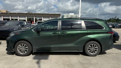 2021 Toyota Sienna LE 8 Passenger