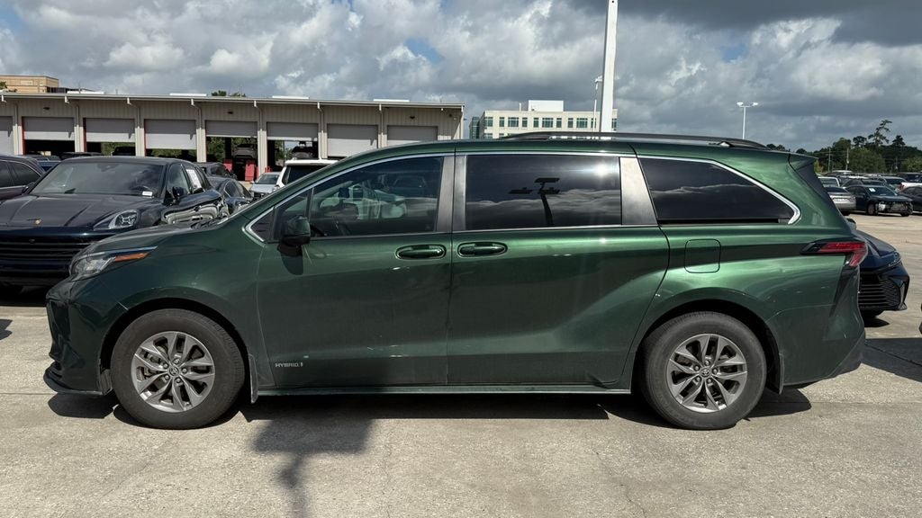 2021 Toyota Sienna LE 8 Passenger