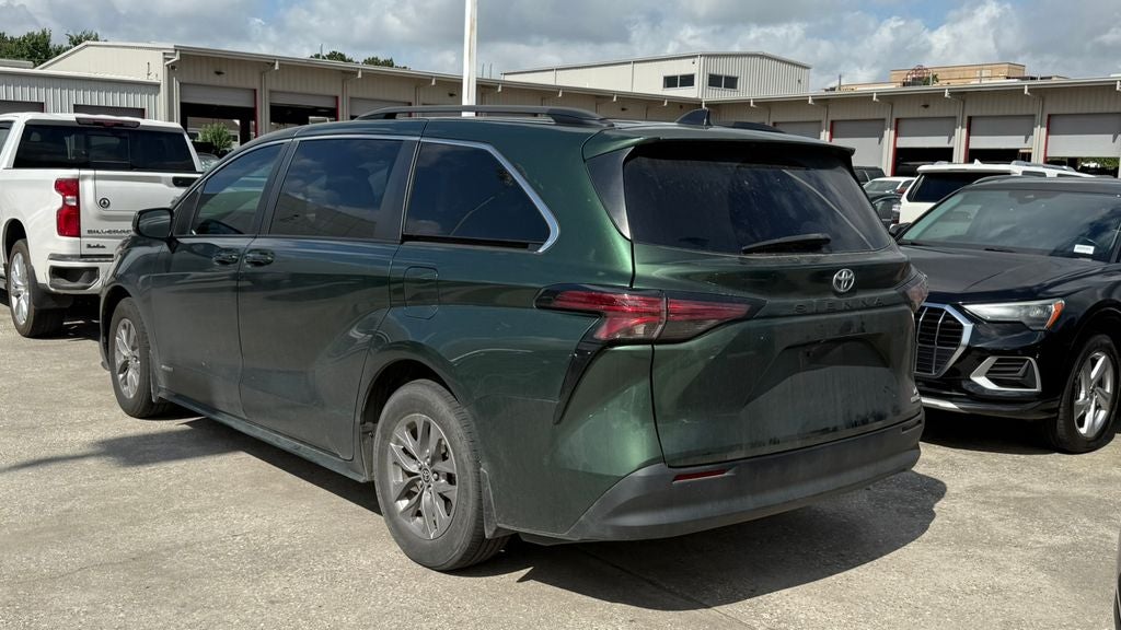 2021 Toyota Sienna LE 8 Passenger