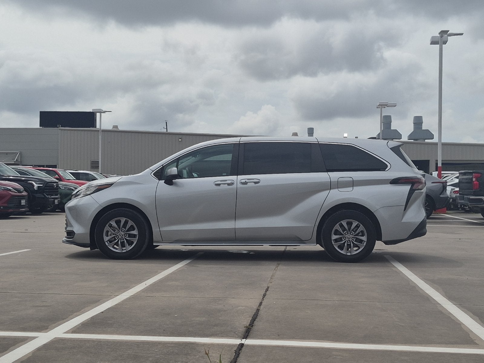2023 Toyota Sienna LE 8 Passenger