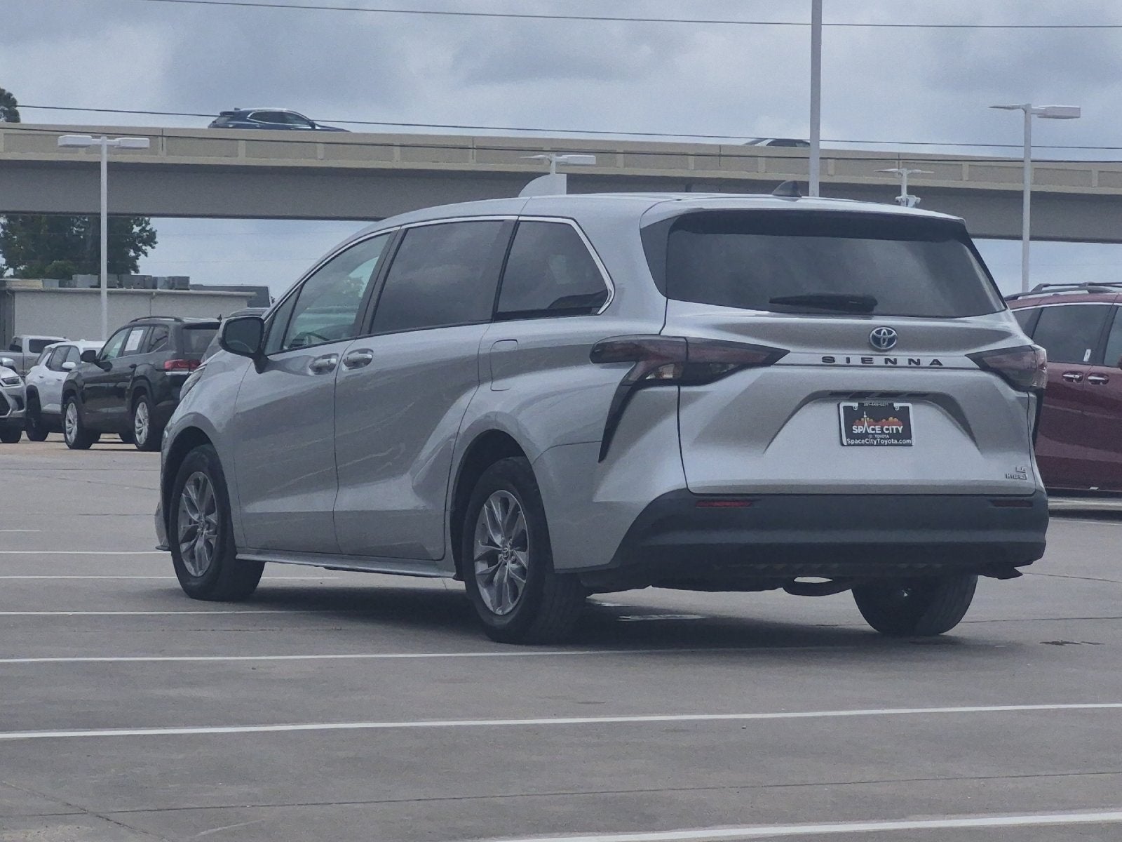 2023 Toyota Sienna LE 8 Passenger