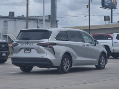 2023 Toyota Sienna LE 8 Passenger