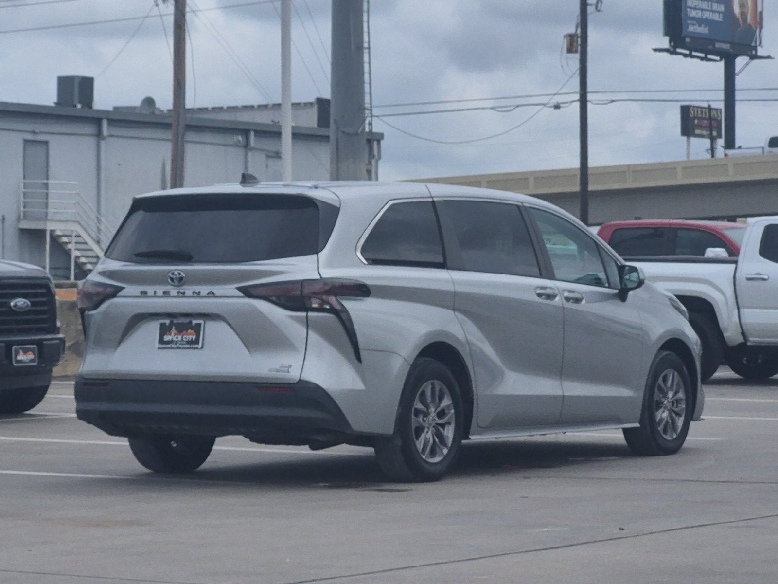 2023 Toyota Sienna LE 8 Passenger