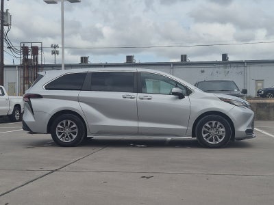 2023 Toyota Sienna LE 8 Passenger