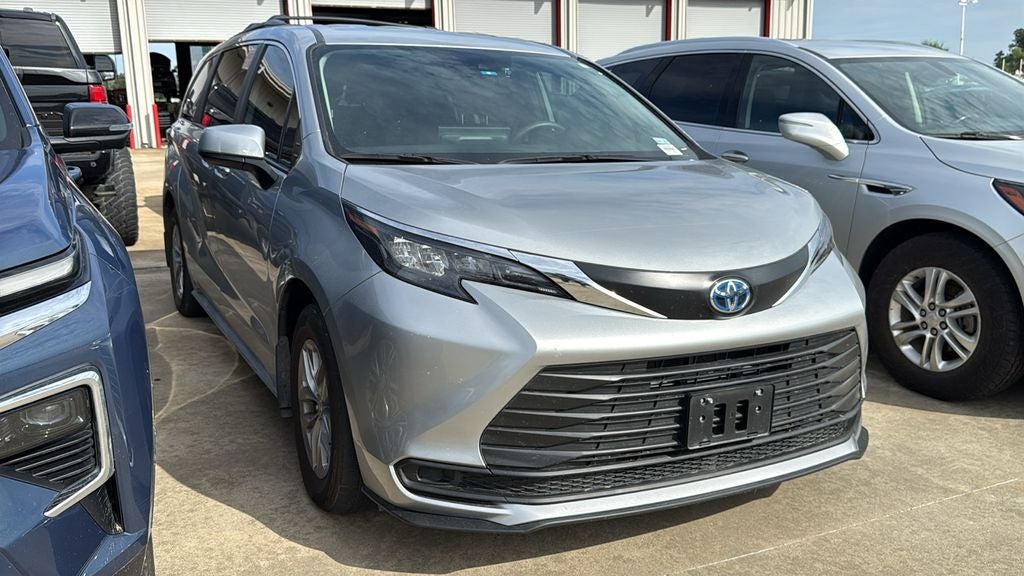 2025 Toyota Sienna LE 8 Passenger